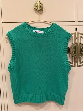 Zara Green Knit Crewneck Sleeveless Sweater Vest